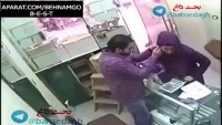 لحظه سرقت خونسرد يك زن از طلافروشي ، با تحريك فروشنده  ...